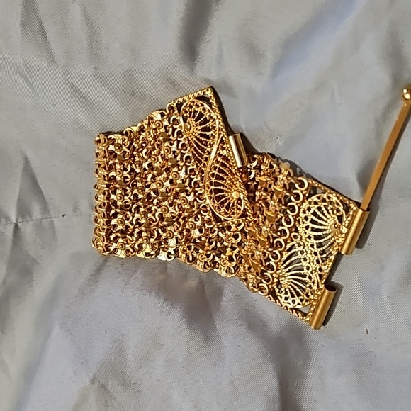 Bracelets - Picture 2 of 5